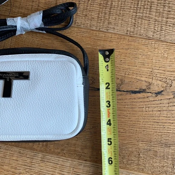 NWT Tahari Kaia Crossbody Camera Bag in Black White & Blush Pink - Picture 9 of 11